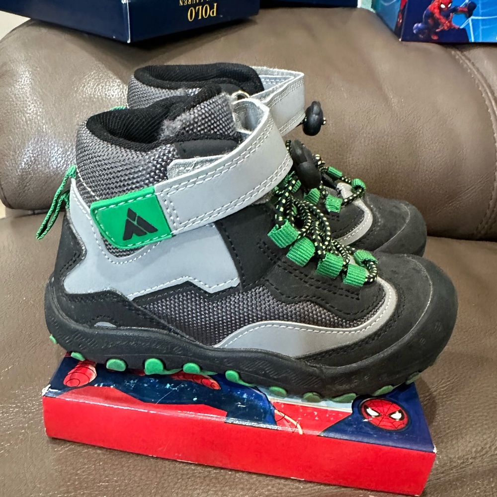 Boys shoes 10/26. Mishansha